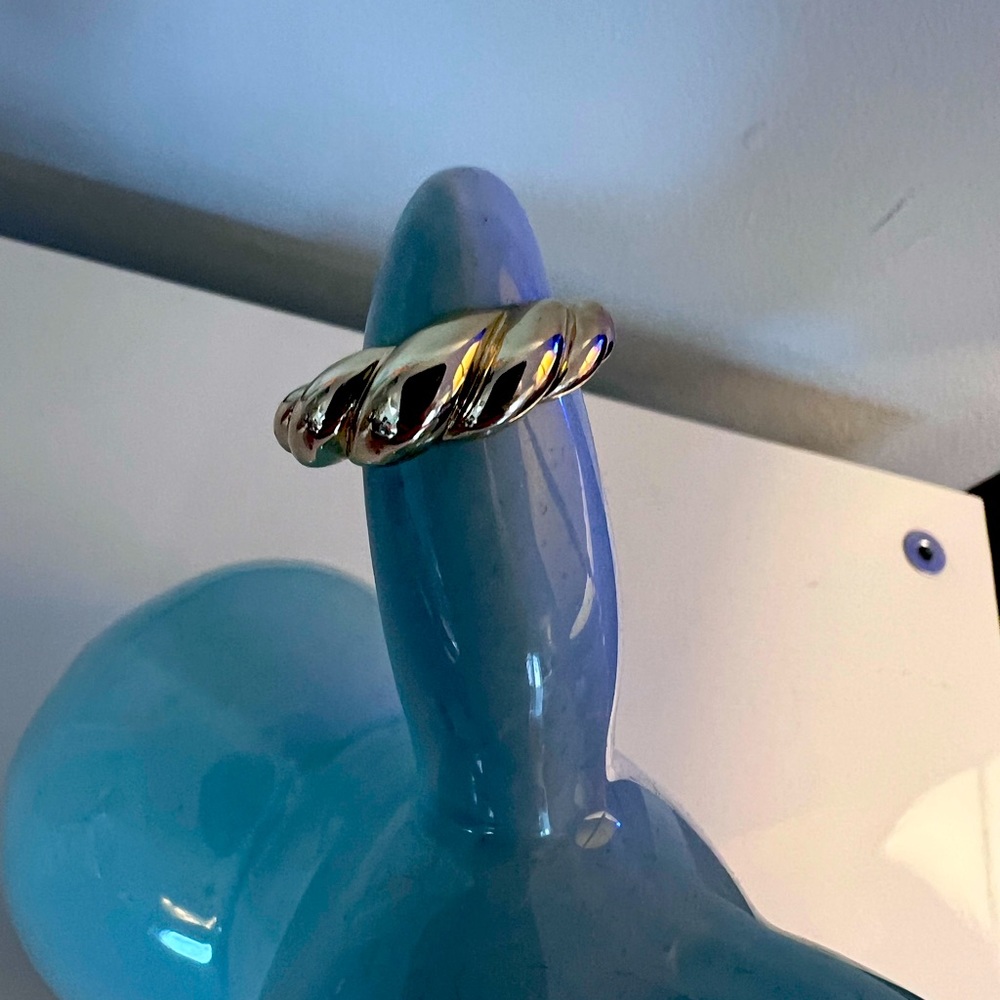 Ana Luisa 	Gold Twist Ring - Rope Bold
